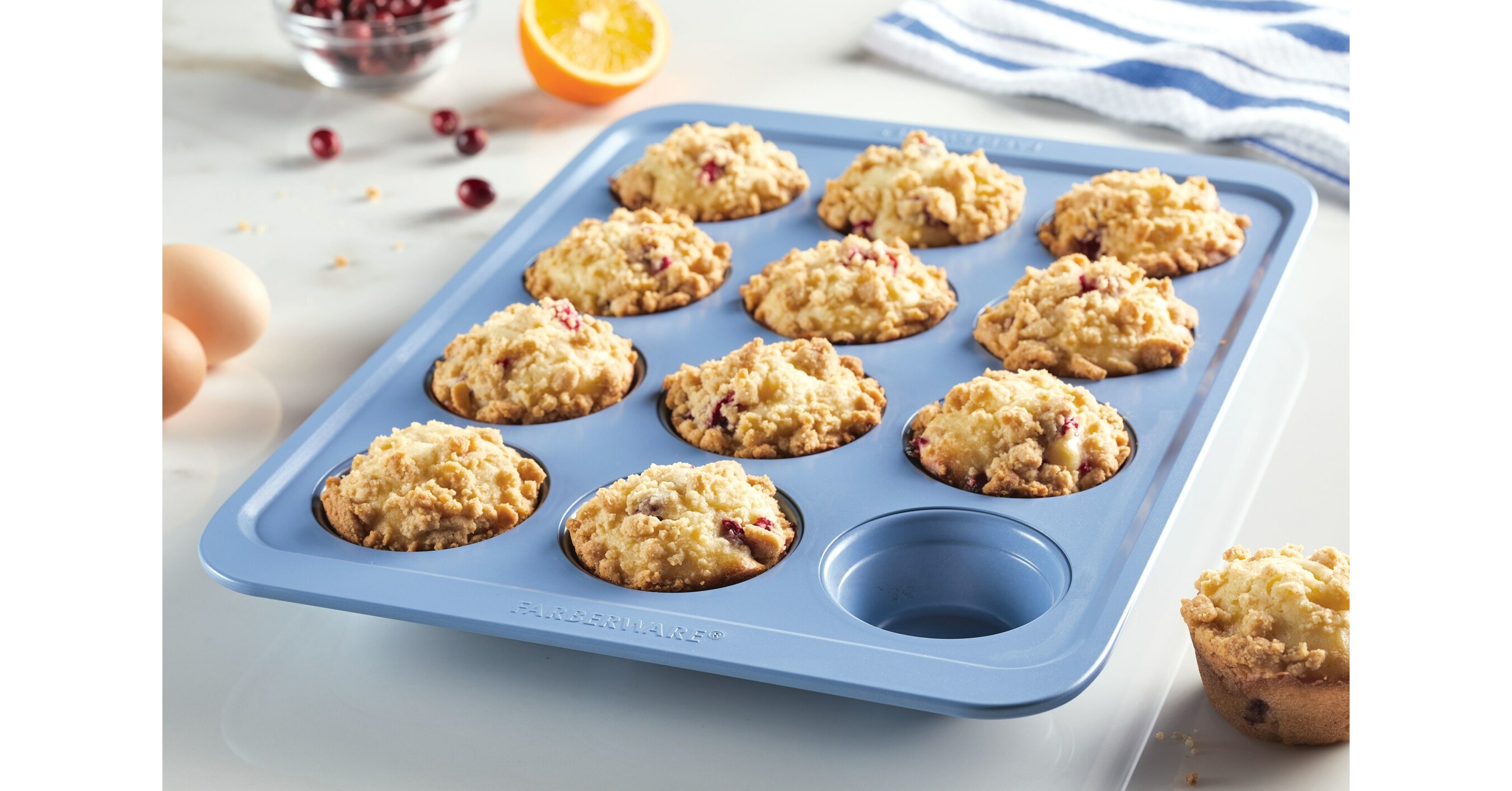 https://mma.prnewswire.com/media/2191836/Meyer_Corporation_12_Cup_Muffin_Pan_Blue_with_Muffins.jpg?p=facebook