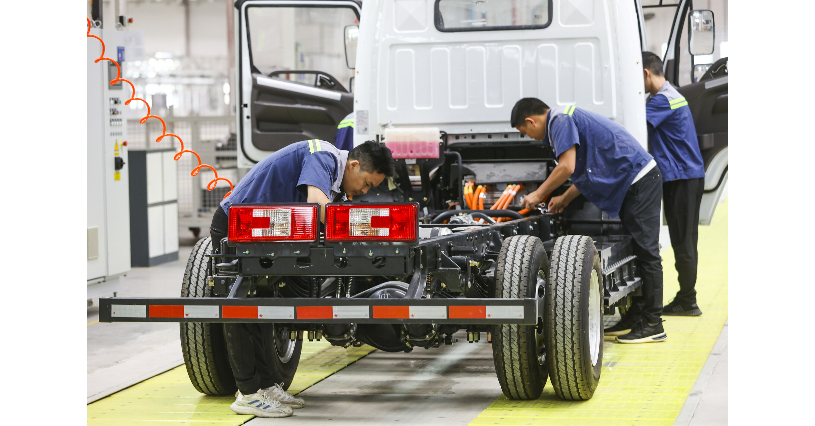 Auto sector firms rush to gain access to center