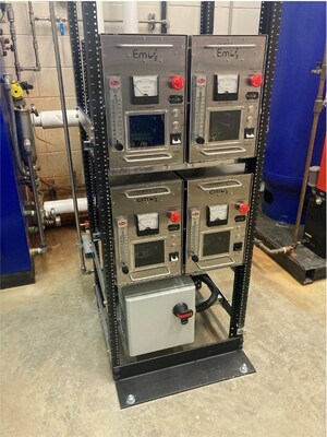 Photo des units modulaires Taurus II (refroidissement  eau).  Capacit totale de 21 kg/jour d'ozone. (Groupe CNW/EMO3)