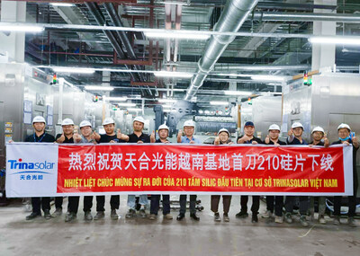 Trina Solar bắt đầu sản xuất tấm wafer đơn tinh thể 210mm tại Việt Nam