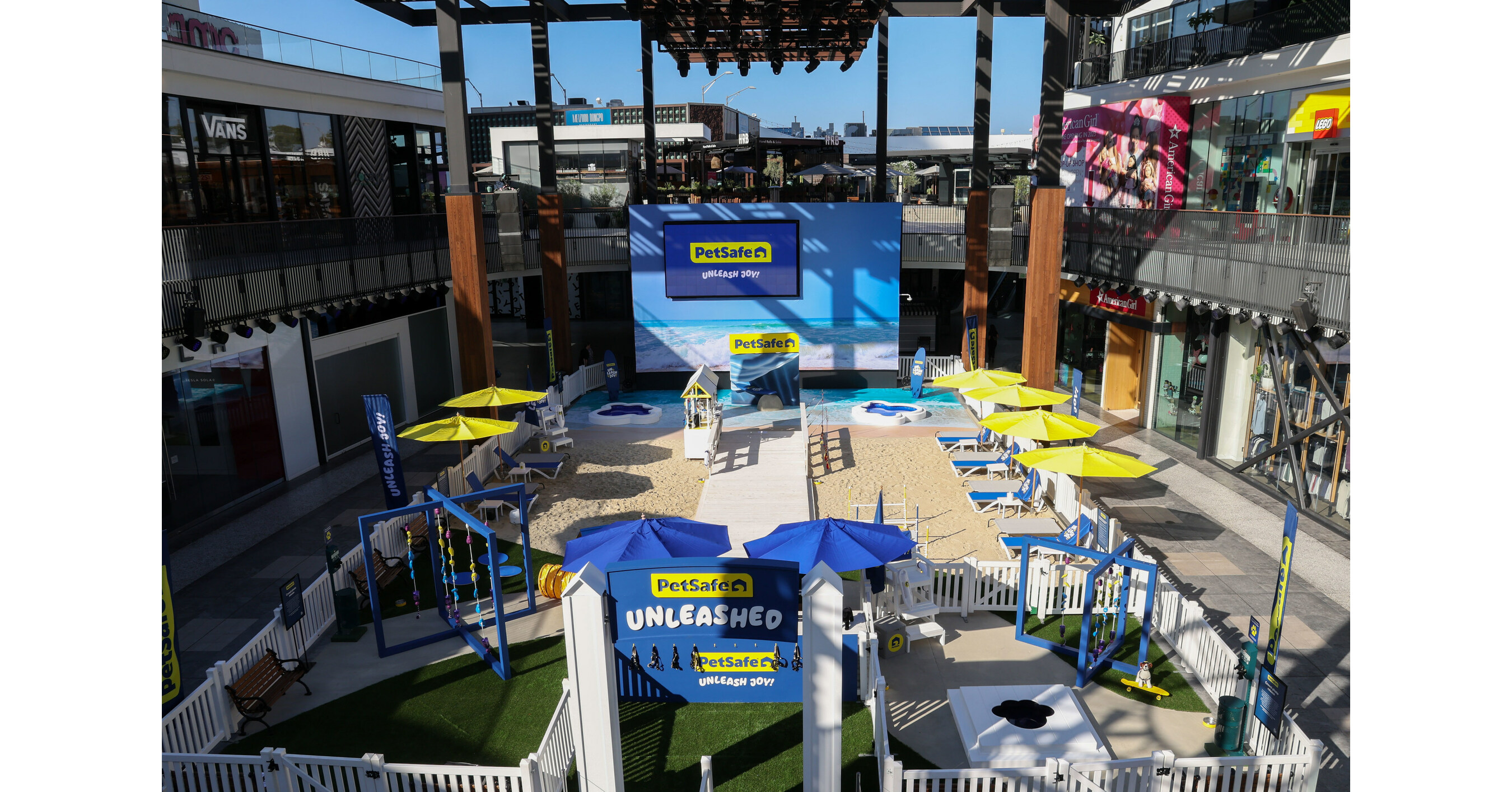 PetSafe&reg; Announces First-Ever PetSafe&reg; Unleashed Pop-Up Dog Park in L.A. to Kick Off National Dog Park Contest