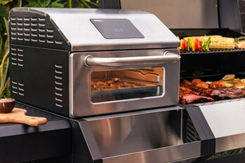 The Neevo Smart Grill has an integrated air fryer, making it an ideal gift for home chefs.