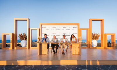 Ceremonia de firma entre Nobu Hospitality y Sodic en el sitio del desarrollo de la Costa Norte.  De derecha a izquierda: Heba Makhlouf, director de inversiones de Sodic; Ayman Amer, gerente general de Sodic; Trevor Horwell, director ejecutivo de Nobu Hospitality, y Struan McKenzie, director de operaciones de Nobu Hospitality (PRNewsfoto/Nobu Hospitality)