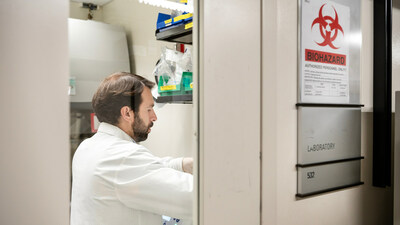 A team of scientists at Gladstone Institutes and UC San Francisco—including Murad Mamedov, seen here—explains how understudied cells in the immune system, called gamma delta T cells, can target cancer cells for destruction. Photo: Michael Short/Gladstone Institutes