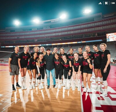 Scotty McCreery and and the Nebraska Volleyball team at Memorial Stadium.