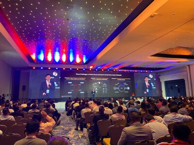 Figura 1 Wu Qin, miembro de IETF IAB, pronunció un discurso de apertura (PRNewsfoto/Huawei)