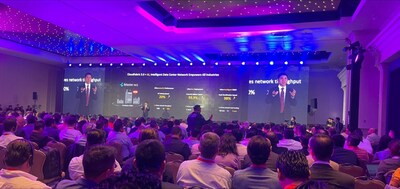 Leon Wang, presidente de la Línea de productos de comunicación de datos de Huawei, lanza el interruptor de centro de datos CloudEngine 16800-X (PRNewsfoto/Huawei)