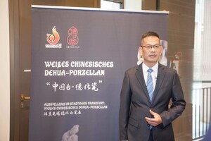 Xinhua Silk Road : La porcelaine blanche de Dehua s'expose à Francfort, en Allemagne, dans le cadre d'une stratégie internationale