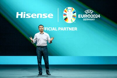 Fisher Yu, presidente do Hisense Group, anunciando a parceria com a UEFA (PRNewsfoto/Hisense)