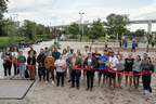 Square Saint-Patrick - Le Sud-Ouest inaugure ses premiers terrains de volleyball de plage sur les berges du canal de Lachine