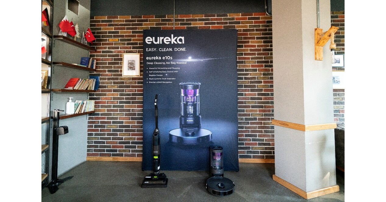 Eureka presenta l'aspirapolvere robot E10S con una stazione all'avanguardia  multiciclonica senza sacchetto