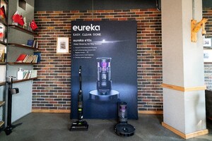 Eureka dévoile l'aspirateur robotisé E10S avec une station multicyclonique sans sac innovante