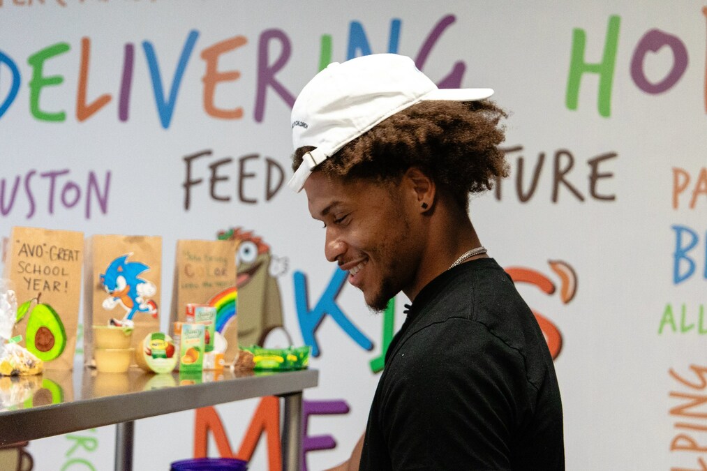 Houston Texans' Jalen Pitre (#5) Launches Fundraising Campaign for Kids' Meals - Vimarsana News