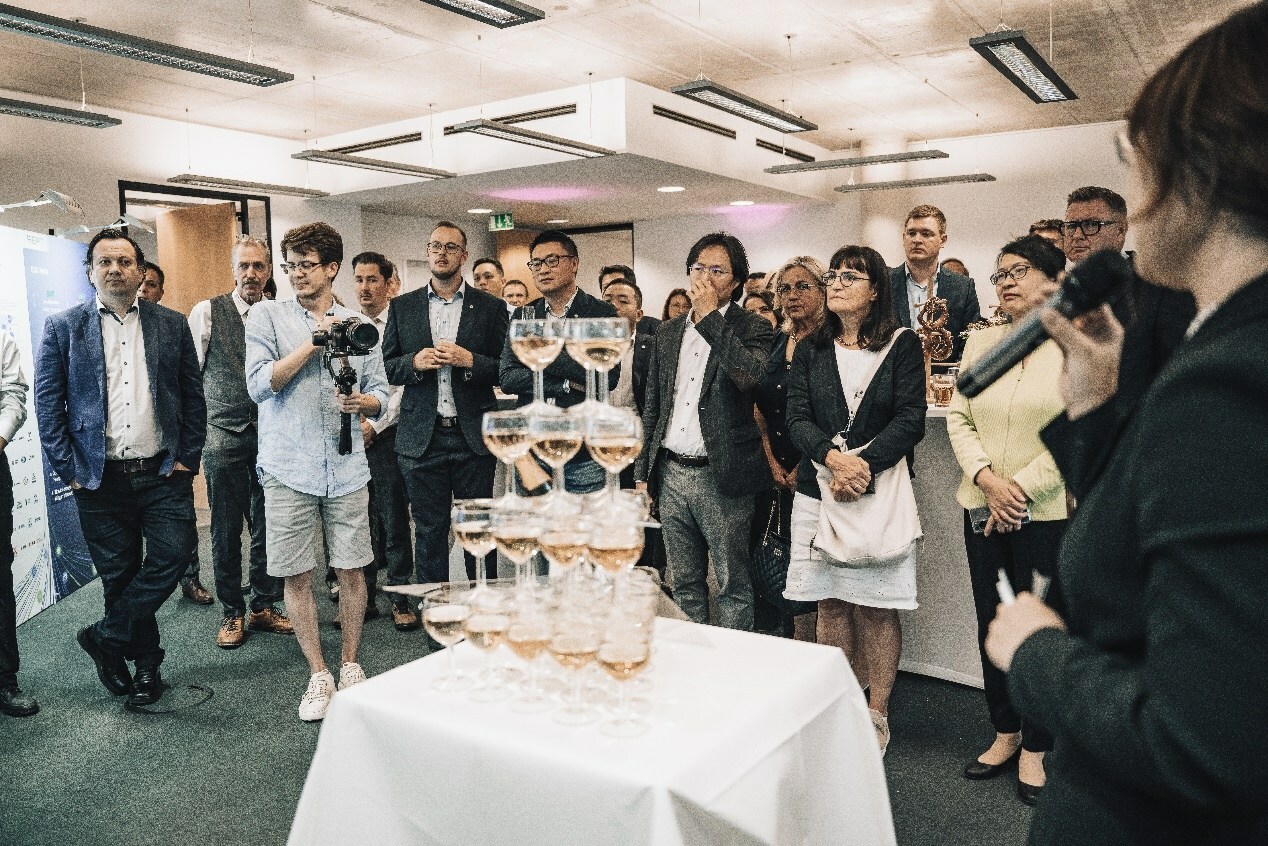 Unable to view the image, Please provide a valid URL.