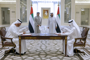 Mohammed bin Rashid witnesses signing of agreement between Masdar and DEWA to deliver 6th phase of world's largest single-site solar park PV Project