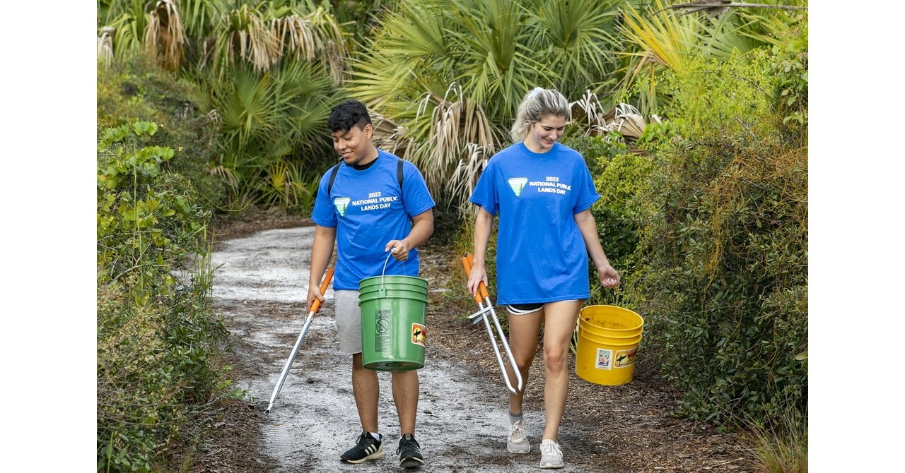 National Public Lands Day 70,000+ Volunteers Gear Up to Enhance Parks