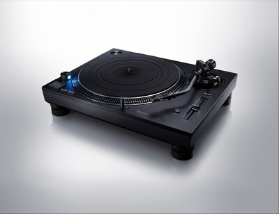 Technics introduces the next generation of Direct Drive Turntables with a revolutionary new drive control method for smooth, accurate rotational stability and a new power supply for an exceptionally low noise floor.