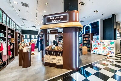 To celebrate 50 years of the globally recognized Brown Bag, Bloomingdale’s will be debuting a lineup of incredible partnerships, online and in-store activations at The Carousel @ Bloomingdale’s: Big Brown Bazaar, as well as events celebrating fall fashion trends through the milestone this September.