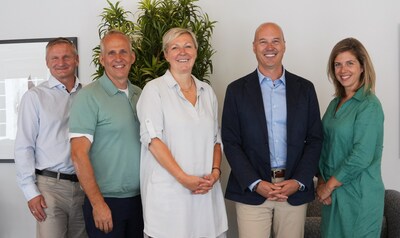 From left to right: André Menand (Directeur de l’Innovation, École des entrepreneurs du Québec), Michel Fortin (Directeur général, École des entrepreneurs du Québec), Emmanuelle Legault (Présidente-directrice générale, Palais des congrès de Montréal), Luc Charbonneau (Vice-président au développement des affaires et des alliances stratégiques, Palais des congrès de Montréal), Marie-Claude Lizée (Directrice, marketing et communications, Palais des congrès de Montréal). (CNW Group/Palais des congrès de Montréal)