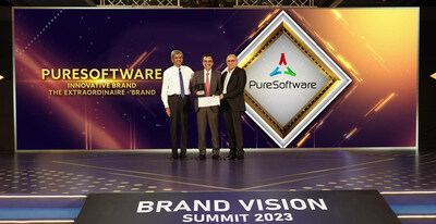 Manish Sharma, Chief Executive Officer, PureSoftware receiving 'The Extraordinaire - Innovative Brand' Award at the 7th Brand Vision Summit, Mumbai.