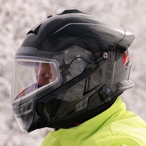509 INTRODUCES THE FIRST OF ITS KIND IN SNOWMOBILE INDUSTRY: THE NEW DELTA V COMMANDER HELMET