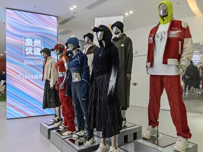 La foto muestra el centro de exhibición de productos China Chic en la ciudad de Quanzhou, en el sudeste de China. (PRNewsfoto/Xinhua Silk Road)