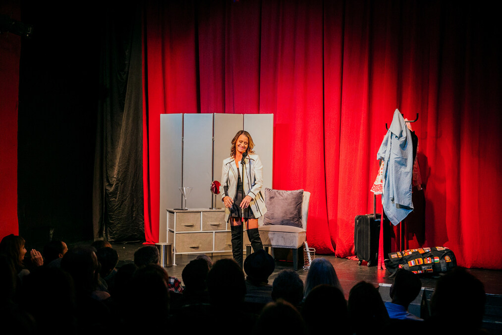 "Who Chiseled That?" - The Story of a Life Unscripted, Unstoppable and Unexpectedly Funny by Merit Kahn Begins US Tour in Chicago - Vimarsana News