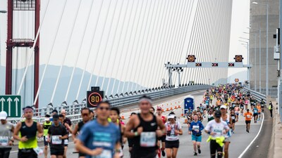 Enthusiastic runners can hit the streets in Hong Kong on January 21, 2024 for one of the region’s most significant running events: the Standard Chartered Hong Kong Marathon. (CNW Group/Hong Kong Tourism Board)