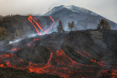 Image of volcanic eruption in La Palma by Samuel Caceres for GeoTenerife