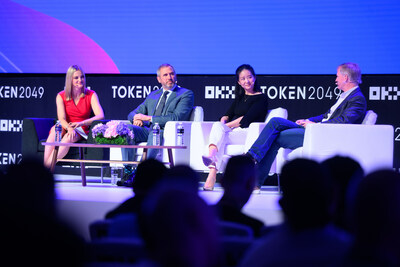 OKX總裁Hong Fang在「Token2049」的OKX主舞台上講到虛擬資產行業的未來 (PRNewsfoto/OKX)