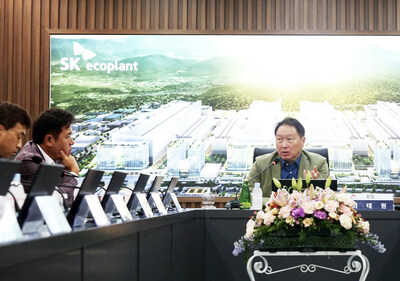 SK Group Chairman Chey Visits Yongin Cluster site