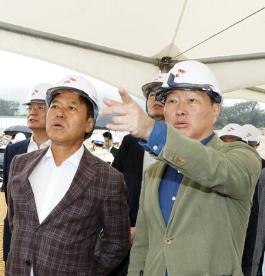 SK Group Chairman Chey Visits Yongin Cluster site