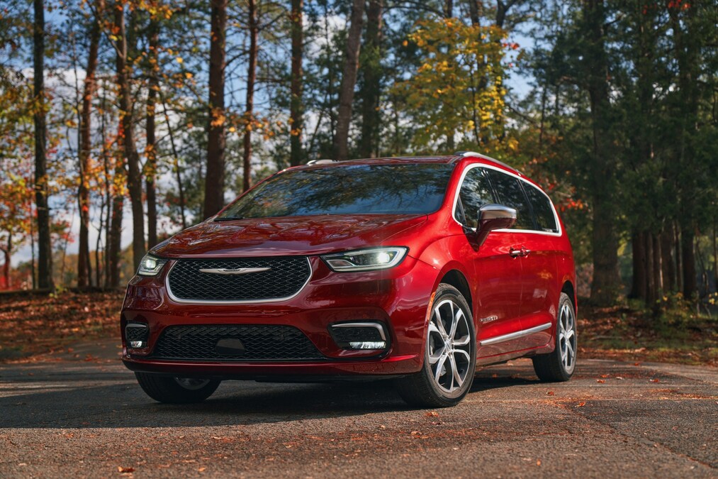 Chrysler Brand Celebrates 40 Years of Minivan Memories and Milestones,  Starts Production of 2024 Chrysler Pacifica, Pacifica Plug-in Hybrid