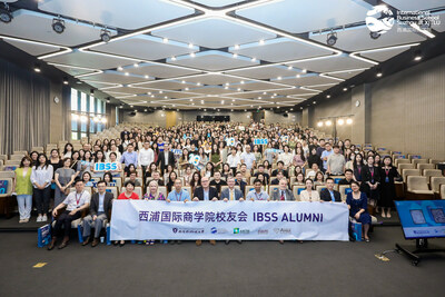 More than 300 alumni, academic staff and industry leaders attended an alumni reunion at Xi’an Jiaotong-Liverpool University to celebrate the 10th anniversary of International Business School Suzhou (IBSS).