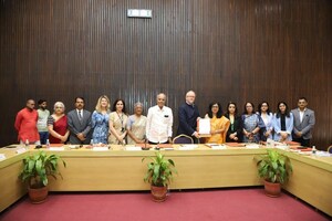 Deakin University and Symbiosis International announce dual degree in business administration and business analytics, and an accelerated master's program in liberal arts for Indian students