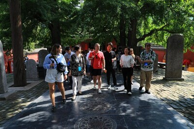 Periodistas de medios internacionales visitan el Templo Shaolin el 15 de septiembre