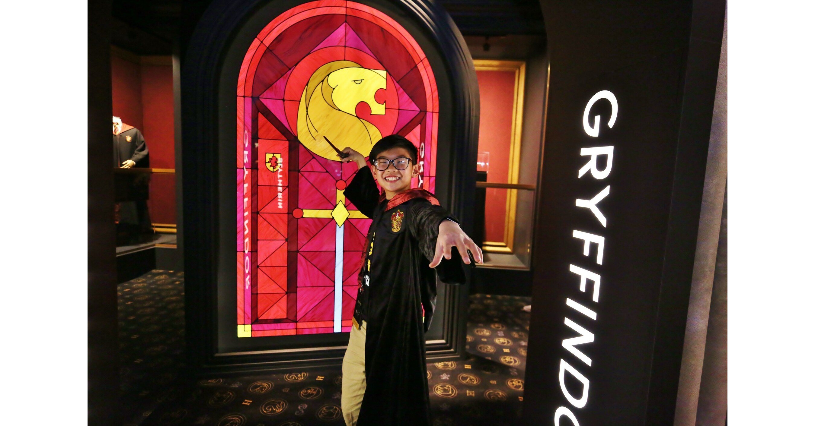 With demand strong for Harry Potter merchandise, Universal launches online  store