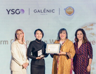 (From left to right: Sarah Michel-Stevens, Brand General Manager of Galénic Europe, Cheng Jing, Chief Scientific Officer of Yatsen Group, Dr. Carmina Casas, President of the 33rd IFSCC Congress, and Dr. Vania Leite, President of the 34th IFSCC Congress)