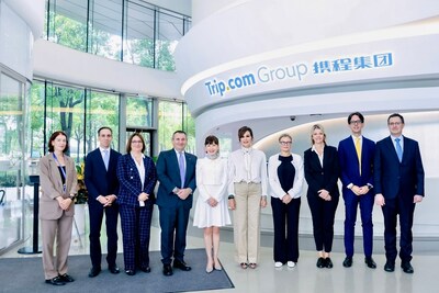 Ms Jane Sun, CEO of Trip.com Group (fifth from left), welcomed the Italian delegation, led by Italy's Minister of Tourism, Ms Daniela Santanchè (fifth from right), at the Trip.com Group headquarters in Shanghai.