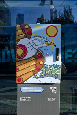 PowerON commissioned artwork by Indigenous student artist Roma Maré for the main terminal electric bus charger at Billy Bishop Toronto City Airport. The artwork recognizes the infrastructure’s location on the traditional territory of many nations including the Mississaugas of the Credit, the Anishnabeg, the Chippewa, the Haudenosaunee and the Wendat peoples, in a city that is now home to many diverse First Nations, Inuit and Métis people. (CNW Group/Ontario Power Generation Inc.)
