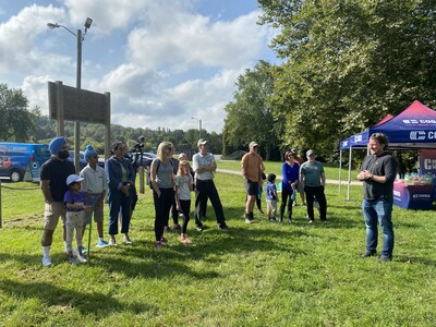 Cogeco employees in Ontario, Québec and in the United States at work during 1Cogeco Community Involvement Day #Cogecommunity (CNW Group/Cogeco Inc.)