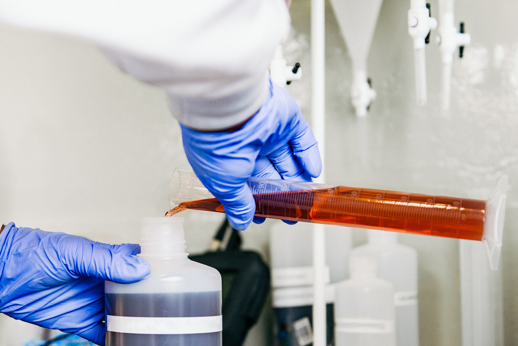 Pictured is a member of American Battery Technology Company’s (ABTC) research and development team at the company’s laboratories at the University of Nevada, Reno’s Nevada Center for Applied Research.  ABTC and its partners are developing next generation enhanced separation and processing techniques that when implemented at commercial scale will allow for the recovery of additional products and further reduction of energy and water consumption and life cycle greenhouse gas emissions.