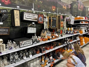 Coordinating Pet Costumes, Heirloom Pumpkins Expected to be Among Top Halloween Trends This Year