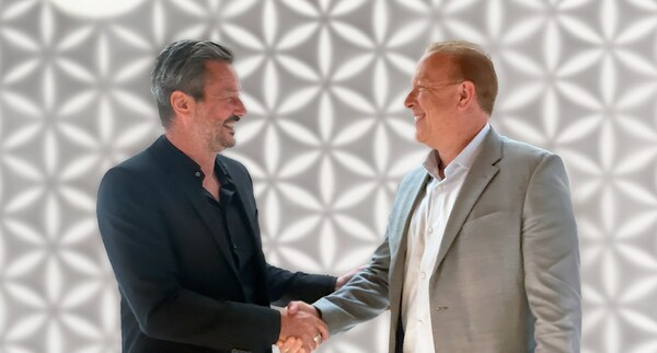 Stefan Riedel (CEO fliggs mobile) & Dan Thygesen (SVP & GM T-Mobile Wholesale)