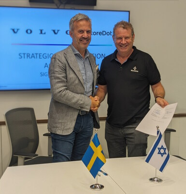 Javier Varela Chief Operating Officer & Deputy CEO of Volvo (left) and Doron Myersdorf, StoreDot CEO (right)