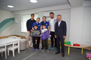 Les joueurs de tennis de renommée mondiale Stan Wawrinka, Dominic Thiem, Alexander Bublik et Sebastian Korda visitent le Centre de l'autisme à Astana