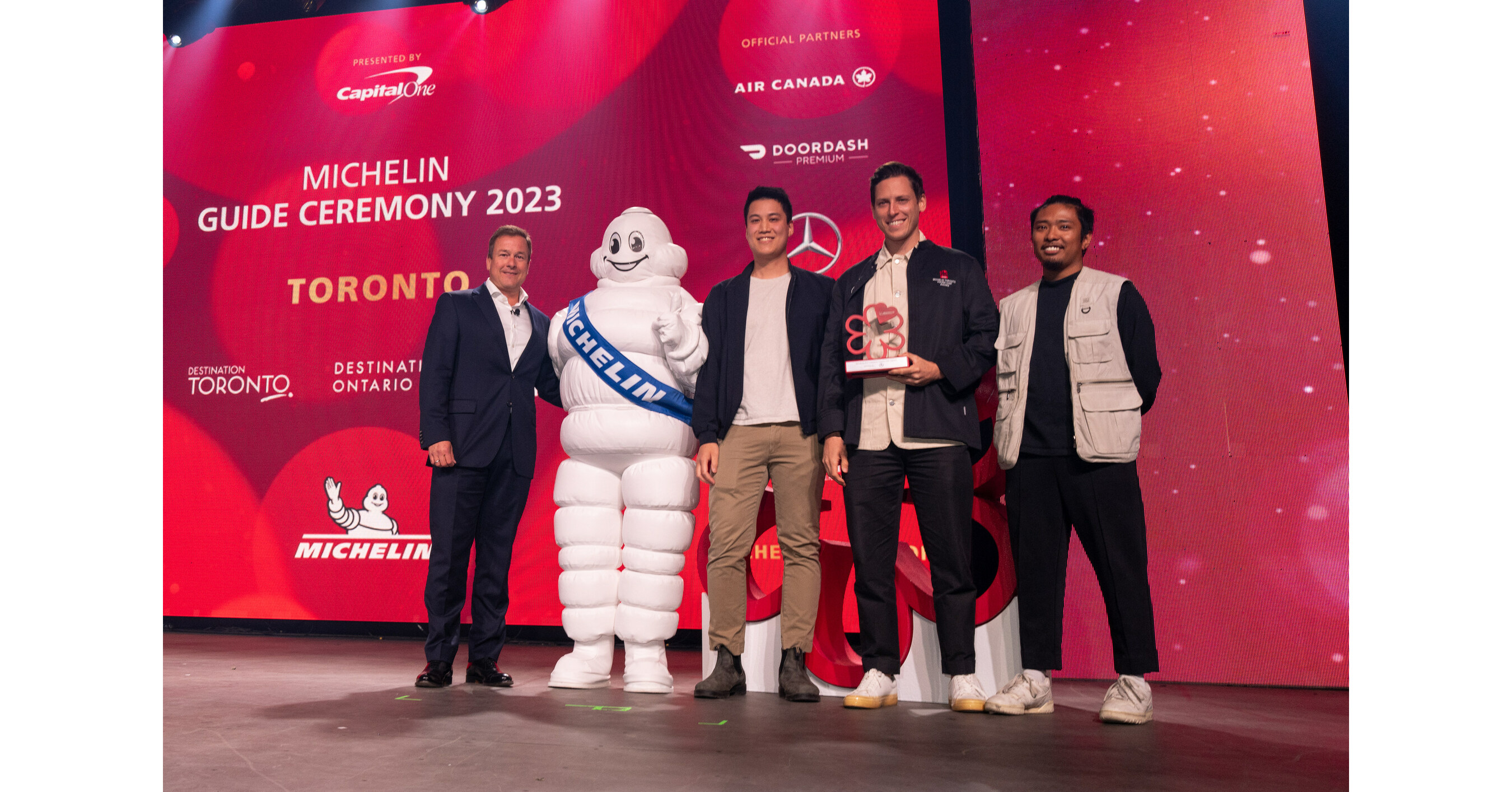 MercedesBenz s'associe au Guide MICHELIN pour célébrer la prochaine