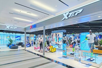 Xtep opens a new store at Hung Vuong Plaza, Ho Chi Minh City WeeklyReviewer