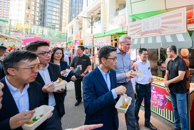 The officiating guests enjoyed a tour of the festival, which included selected signature food highlights and performances from local talented buskers. (PRNewsfoto/Galaxy Macau)