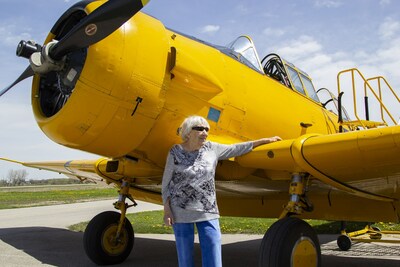 Jean Perdue, a World War II veteran, had the opportunity to board a Harvard plane, thanks to the Chartwell Foundation. Having served in communications during the war, she harbored a deep desire to reconnect with this pivotal chapter in her life. (CNW Group/The Chartwell Foundation)